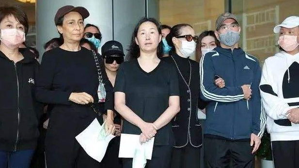 赵薇透露，他在4月份对女儿实施了体罚，但等了女儿一周的冷战。